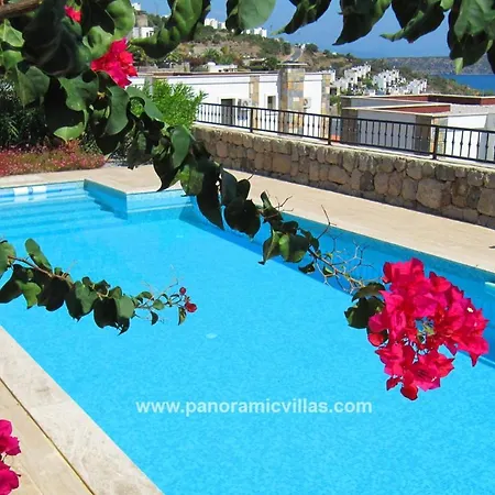 Sleeps 8 Pool Air Con