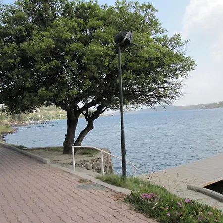 Sleeps 8 Pool Air Con Willa *