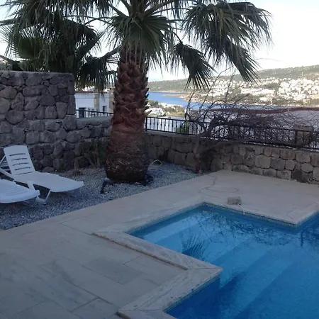 Willa Sleeps 8 Pool Air Con