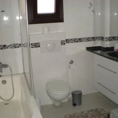 Sleeps 8 Pool Air Con 빌라